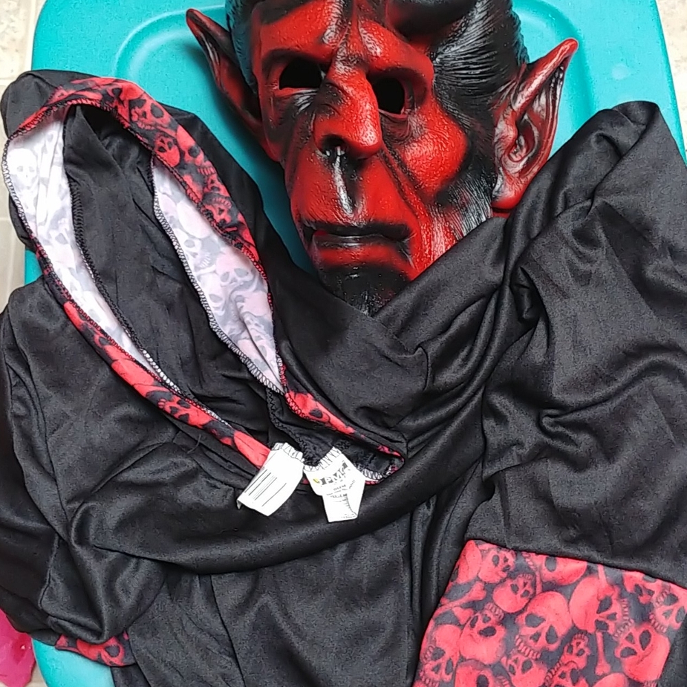 Devil Mask w/Hooded Costume Robe